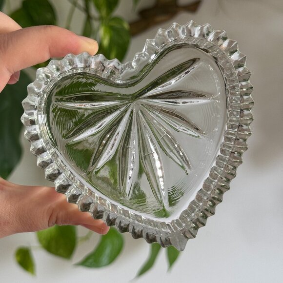 Vintage Clear Glass Heart Shaped Trinket Dish - Picture 1 of 7